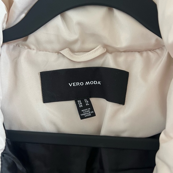 Vero Moda Light Beige Puffer Vest - Picture 3 of 4